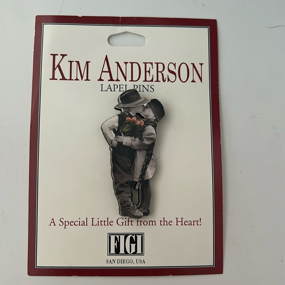 NWT kim Anderson lapel pin